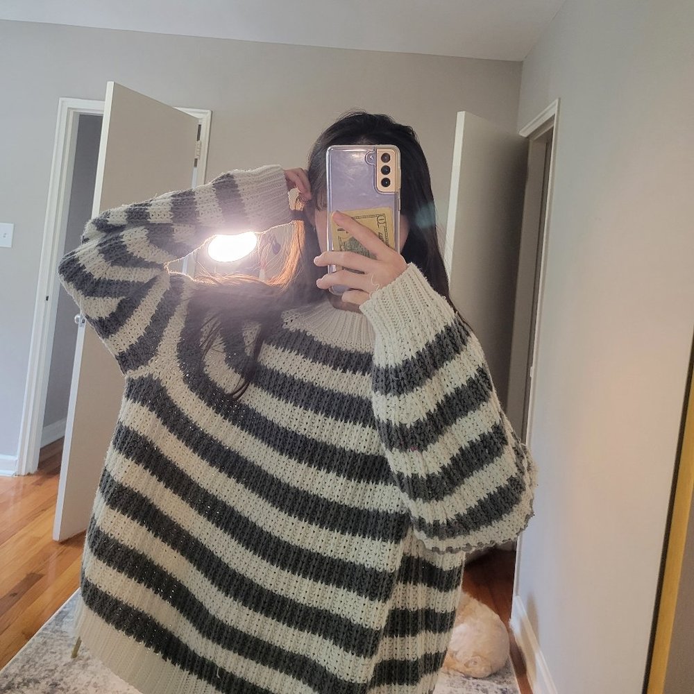 Ivy & Main, Oversized Striped Sweater (M)